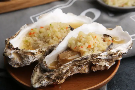 生蚝不能和什么一起吃（生蚝蒸完自动开口吗）