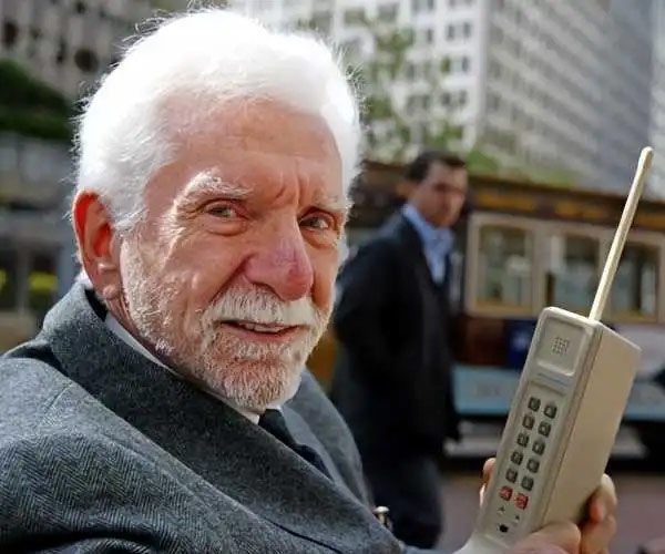 谁发明了手机：探索移动电话的历史（移动电话之父）