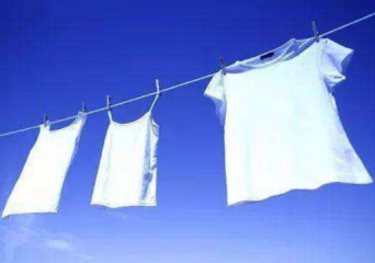 衣服去皱最简单的方法，怎么晾衣服才不容易皱
