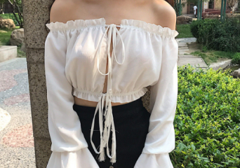 胸前衣服太露怎么补救，白衬衫里面穿什么打底