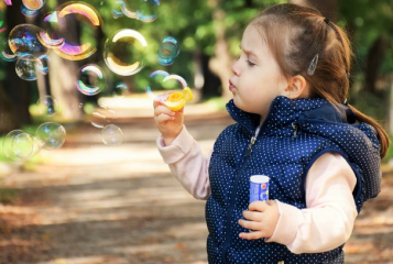 儿童手足口病有什么症状，手足口病是怎么传播的