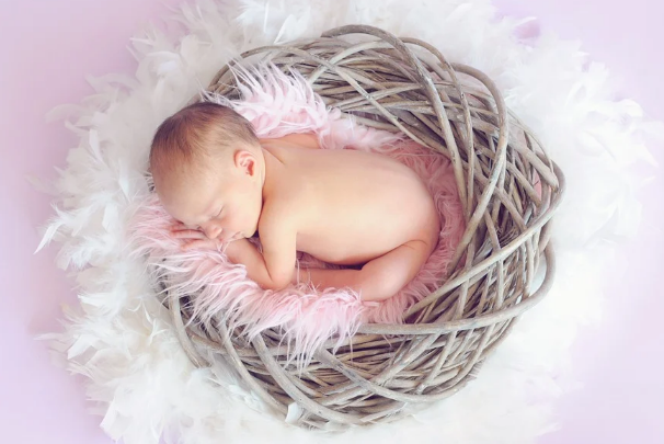 小孩趴着睡会窒息吗，婴儿趴睡怎么预防窒息