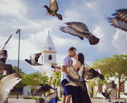 男人一直盯着你看说明什么