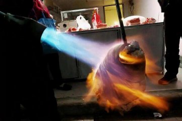 鸡毛可以用火烧干净吗