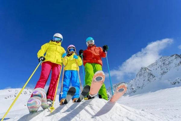 新手去滑雪场都需要带些什么 新手去滑雪场都需要带些什么