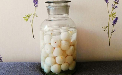 荔枝泡酒泡好的荔枝酒什么颜色