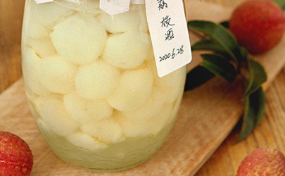 泡荔枝酒第一要放糖吗