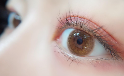 带什么美瞳显得眼睛大