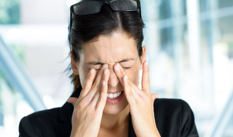 眼睛干涩视力模糊怎么解决