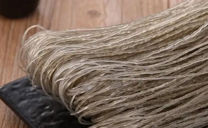 红薯粉有点味还可以吃吗？