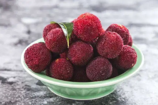 杨梅核吞了怎么办