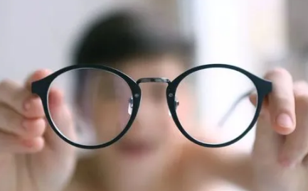 近视真的不能自然恢复吗