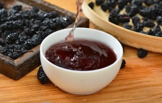 桑葚干泡水什么时候喝好