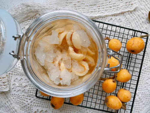 枇杷泡酒需要去皮去核吗？