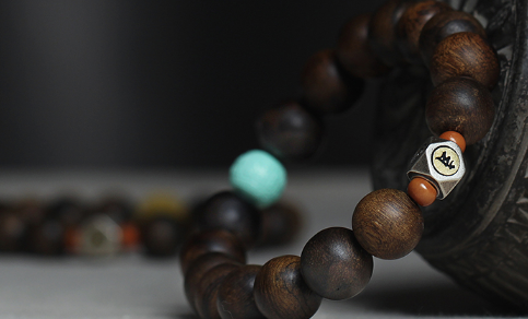 手串戴久变黑了是什么原因