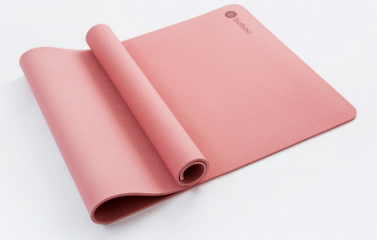 瑜伽垫是铺在地上好还是卷起来好