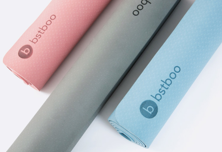 瑜伽垫是铺在地上好还是卷起来好