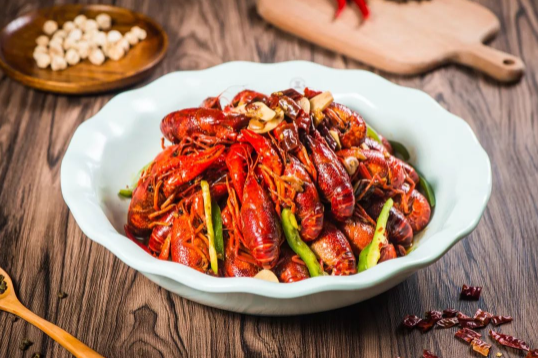 小龙虾可以一口一个吃吗?