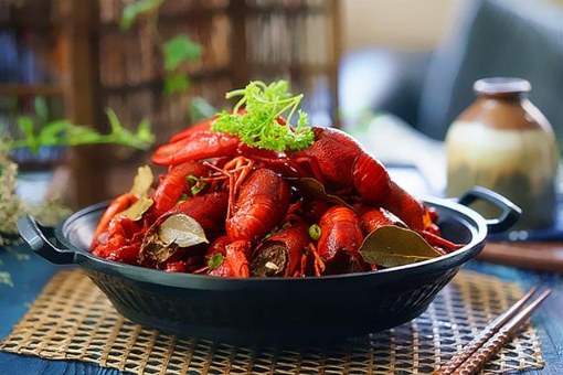 小龙虾头部需要剪多少才可以