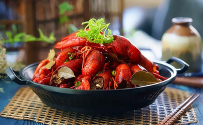 小龙虾头部需要剪多少才可以