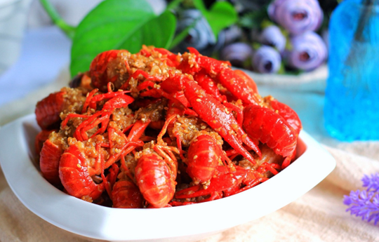 小龙虾去头方法介绍