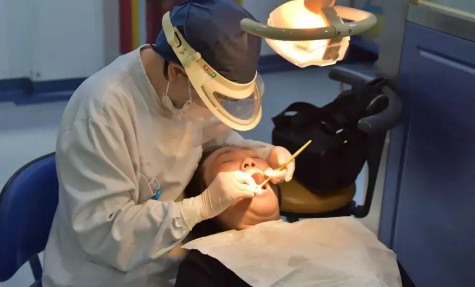 牙齿不痛不痒突然掉了一块还会长吗