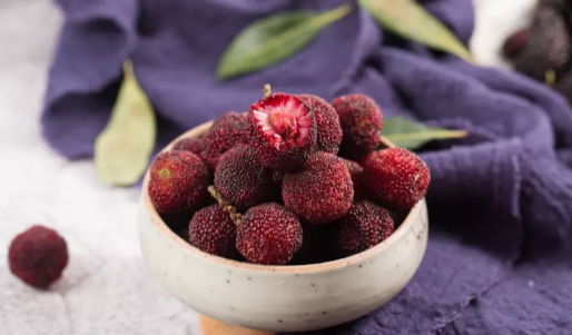 杨梅泡盐水时要注意什么