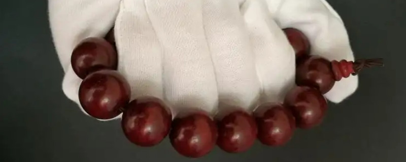 桃核手串盘玩需要戴手套吗