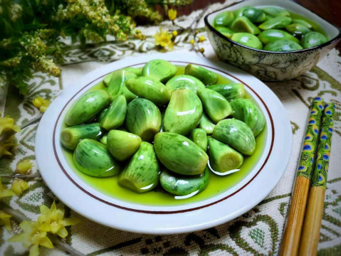 腊八蒜当然可以和白菜一起腌吗