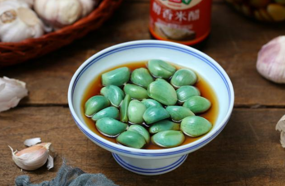 腊八蒜和鸡蛋的做法介绍