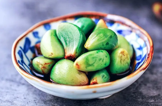 腊八蒜和牛奶当然可以同食吗