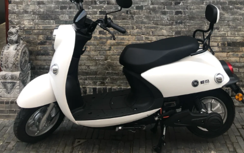 没有脚蹬子的电动车怎么上牌