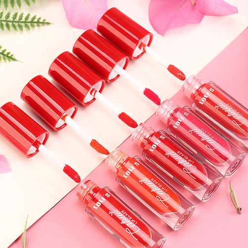 唇膏和唇釉的区别