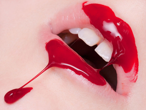 上嘴唇厚的怎么涂口红?