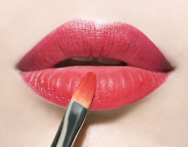 小妙招:涂口红怎么涂才能不掉色