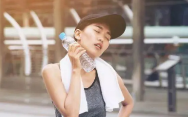 夏天跳刘畊宏操出汗特别多可以直接开空调吗