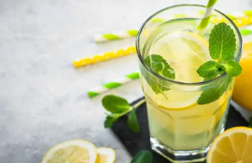 柠檬泡水怎么才不苦