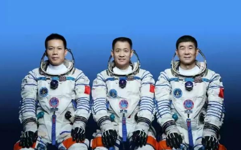神舟十二号,航天员